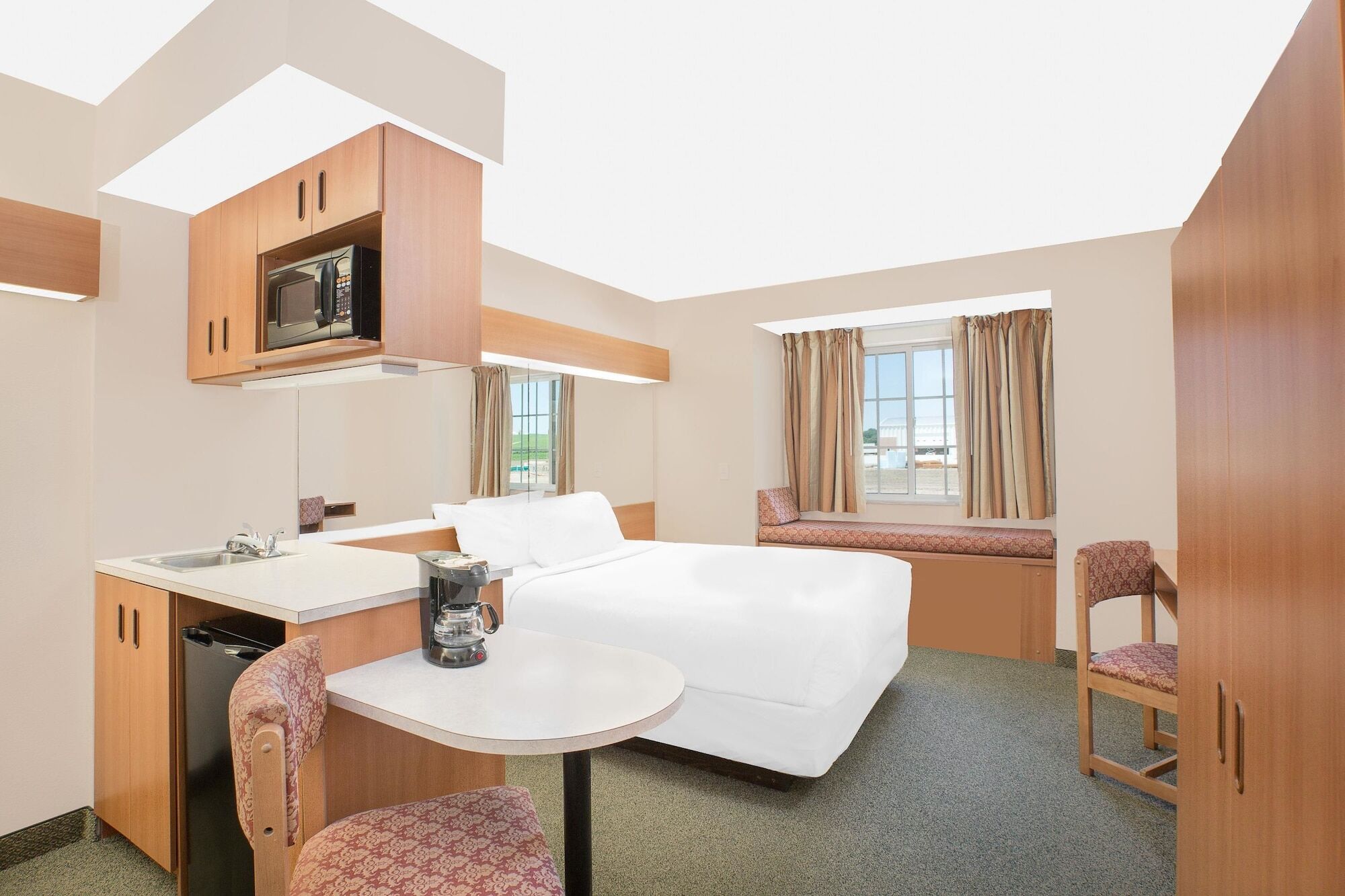 Microtel Inn & Suites By Wyndham Colfax Buitenkant foto